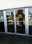 Einstein Brothers Bagels outside