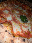 Elvy's Neapolitan Pizza food