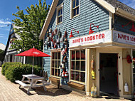 Dave's Lobster Cavendish inside