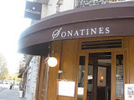 Sonatines outside