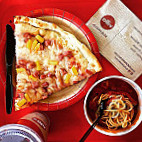 Villa Pizza food