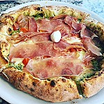 La Bella Napoli Pizzeria food