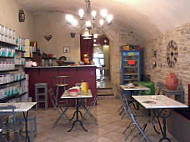 Café Des Délices inside