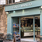Le Coco Mango outside
