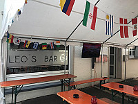 Leo's Café outside