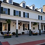 The Washington Inn & Tavern outside
