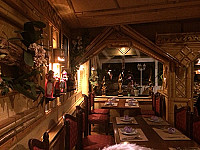 Thai Doerm Restaurant inside