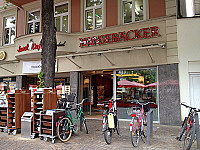 Hansebäcker Junge outside