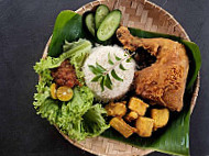 Zeela Sado (tapak Penjaja Jalan Serangkai) food