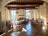 Chateau de Mons Restaurant inside