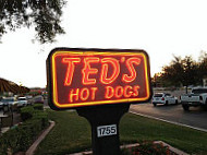 Ted's Hot Dogs outside