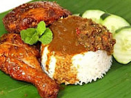 Nasi Kukus Ayam Goreng Rempah (ala Thai) food