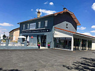 Boulangerie De Lafayette outside