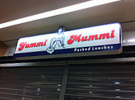 Yummi Mummi Packed Lunches inside