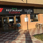 Pizzeria Italia inside