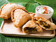 Hot Karipap Giant food