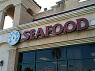 Rainbow Seafood Market inside