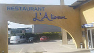 L'alisson outside