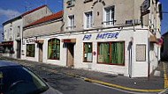 Pho Pasteur outside