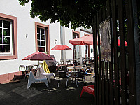 Cafe & Bar Majolika outside