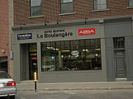 Bistro Boutique La Boulangere outside