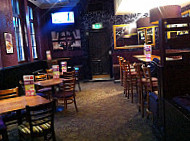 Yates's Pub inside