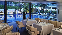 Pool Grill Singapore Marriott Tang Plaza outside