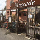 La Muscade outside