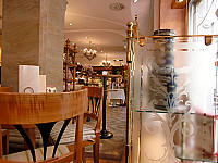 Feyler Wilhelm Bäckerei, Konditorei, Cafe inside
