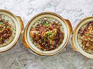 Chung's Kitchen Claypot Dai Pai Dong Stapok food