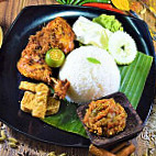 Sri Stulang Nasi Ayam food