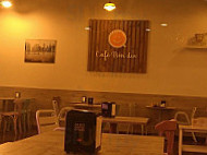Café Bon Día inside