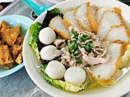 37 Kuey Teow Soup 37 Bào Yú Guǒ Tiáo Tāng Hook Sang food
