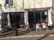 Au Café Chaud inside