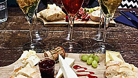 Champagne Fromage Greenwich inside