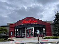 Red Robin Gourmet Burgers And Brews outside