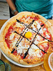 L'authentique Pizzeria Liberation food
