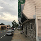 Kelly's Seafood outside