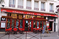 Le Cafe de Paris outside