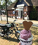 Eis-Cafe Bruhn outside