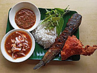 Restoran Awan Beringin (nasi Campur) food