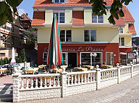 Pizzeria La Piazza outside