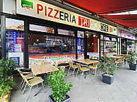 Pizzeria Tricolore outside