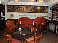 Au Bar Pub Restaurant inside