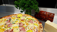 Pitchou Pizza food