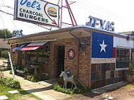Del's Charcoal Burgers outside