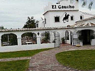 El Gaucho outside