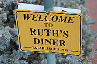 Ruth's Diner outside