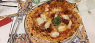 Caprizza (pizzeria Y Cocina Napolitana) food