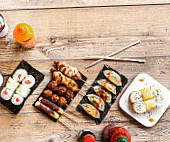 Sushi TØri food